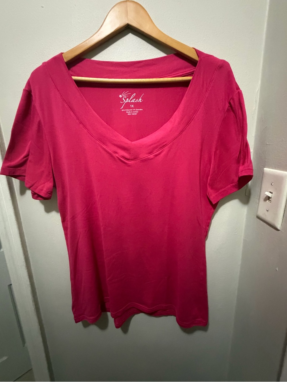 Splash Women's Short Sleeve V-Neck Top in Bright Pink
